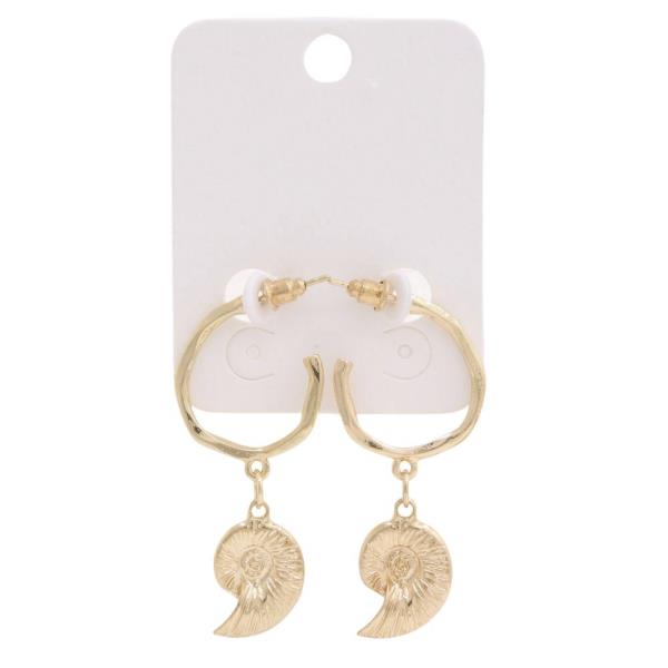 SEASHELL METAL OPEN HOOP EARRING