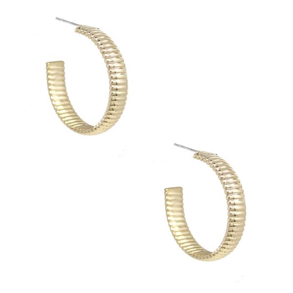 METAL HOOP EARRING