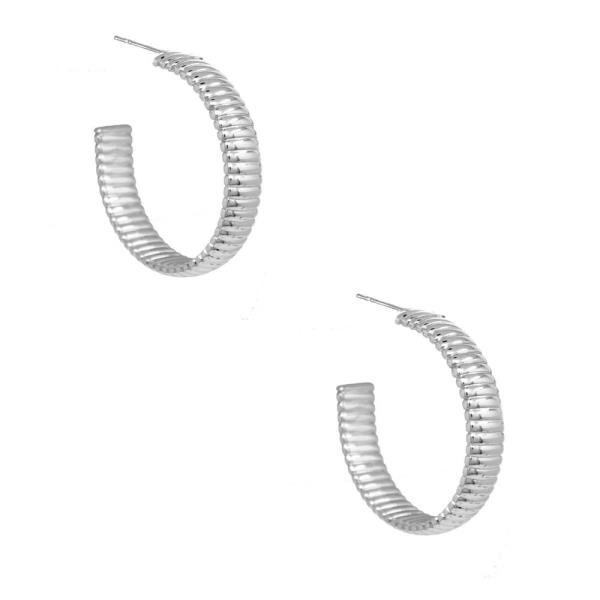 METAL HOOP EARRING