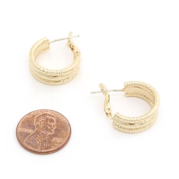 TRIPLE HOOP METAL EARRING