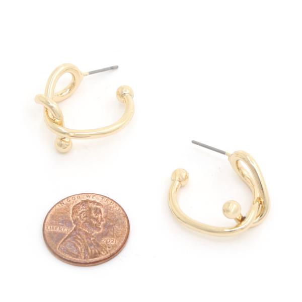 KNOT OPEN HOOP METAL EARRING