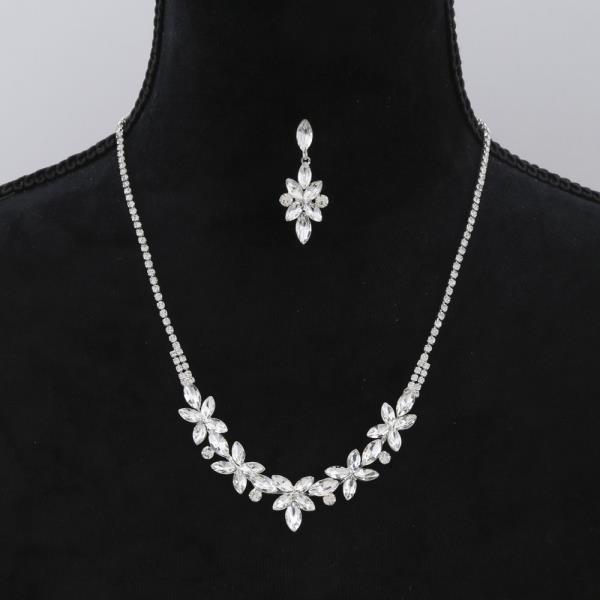 FLOWER LINK RHINESTONE NECKLACE