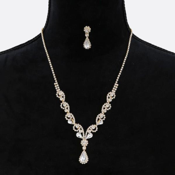 TEARDROP SCALLOP EDGE RHINESTONE NECKLACE