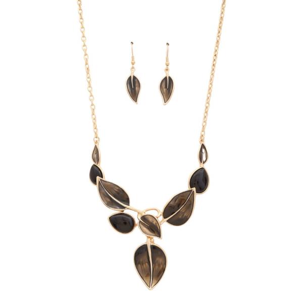 LEAF PATTERN NECKLACE