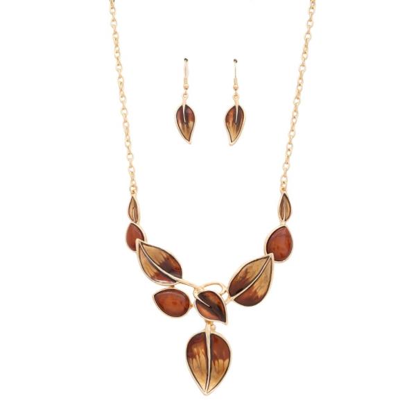 LEAF PATTERN NECKLACE