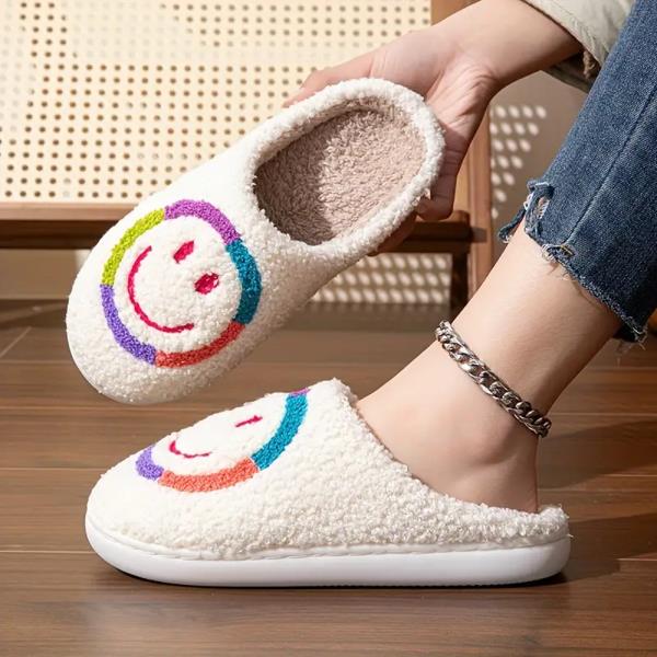 HAPPY FACE COZY FLUFFY HOUSE SLIPPER