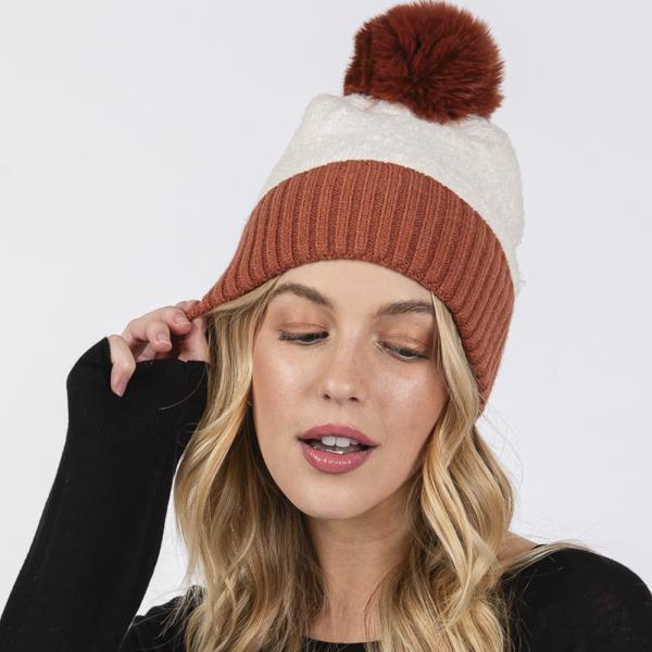 TWO TONE FLEECE POM POM BEANIE