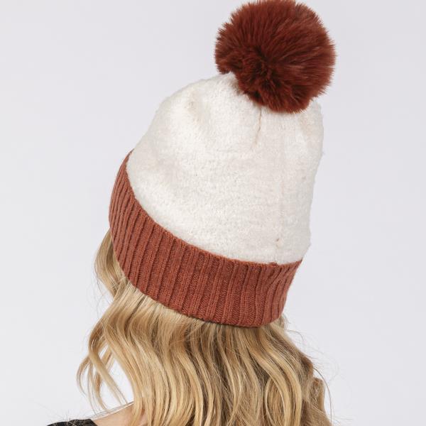 TWO TONE FLEECE POM POM BEANIE