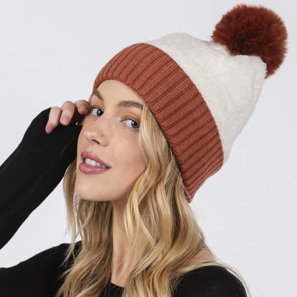 TWO TONE FLEECE POM POM BEANIE