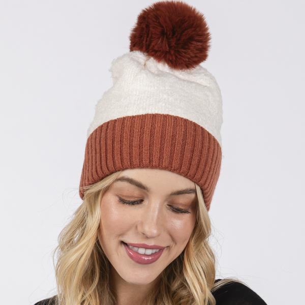 TWO TONE FLEECE POM POM BEANIE