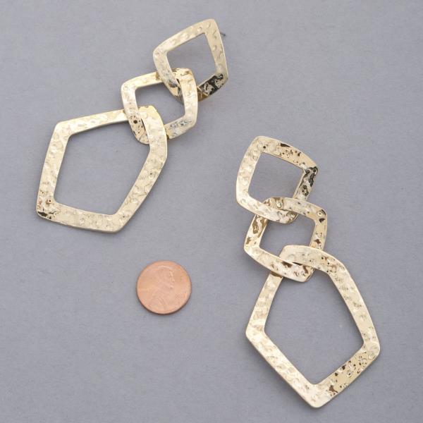 HAMMERED METAL GEOMETRIC SHAPE DANGLE EARRING