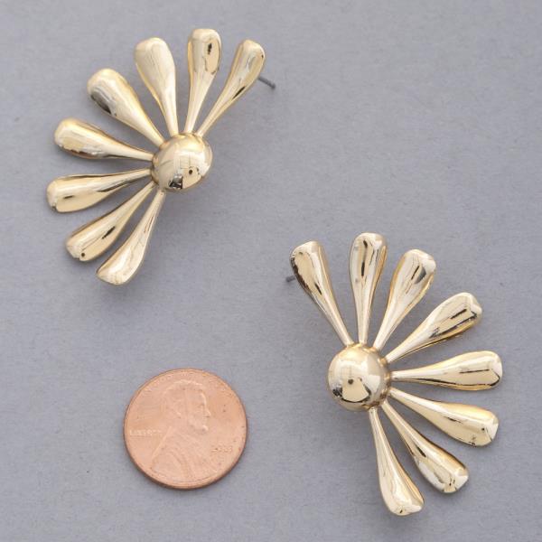 FLOWER METAL EARRING