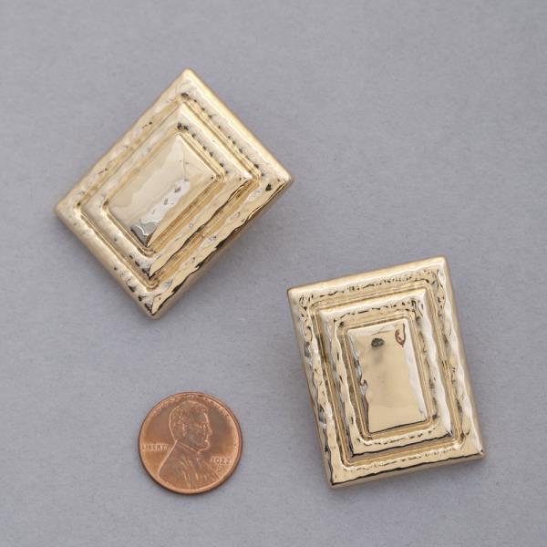 HAMMERED METAL RECTANGLE SHAPE EARRING