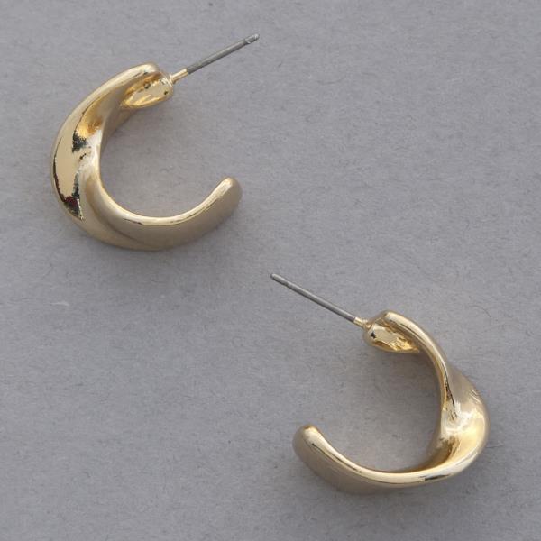 BENT METAL OPEN HOOP EARRING