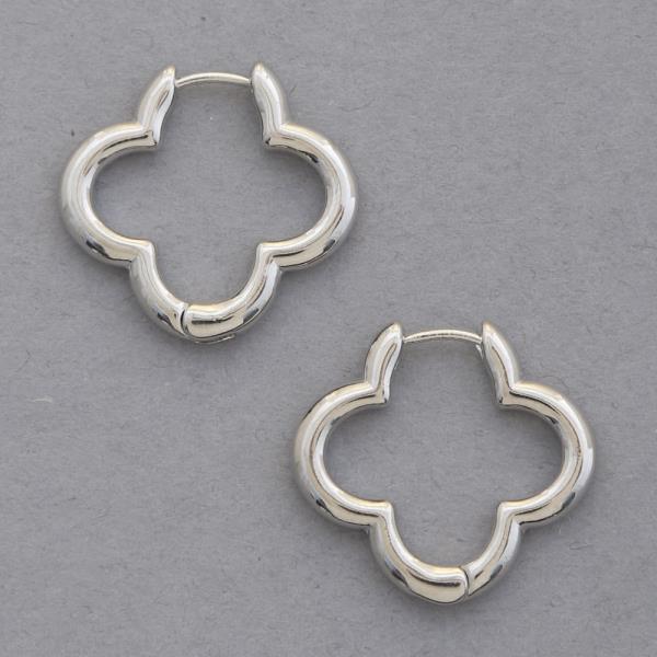 CLOVER METAL EARRING