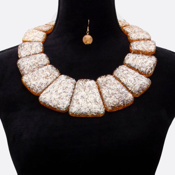 CHUNKY STATEMENT NECKLACE