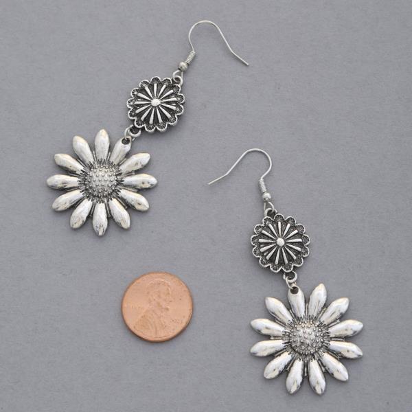 DOUBLE FLOWER METAL DANGLE EARRING