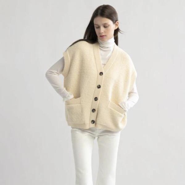 BOUCLE KNIT VEST