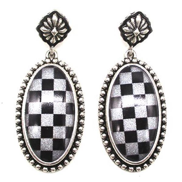 WESTERN STYLE OVAL CHECKER EARRING