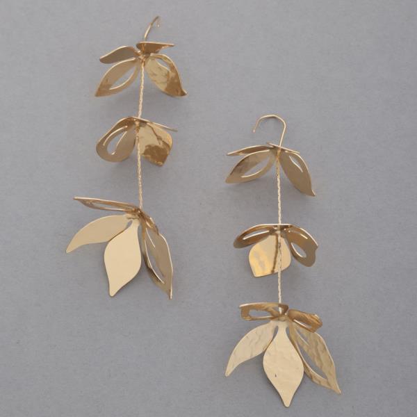 LEAF PATTERN METAL EARRING