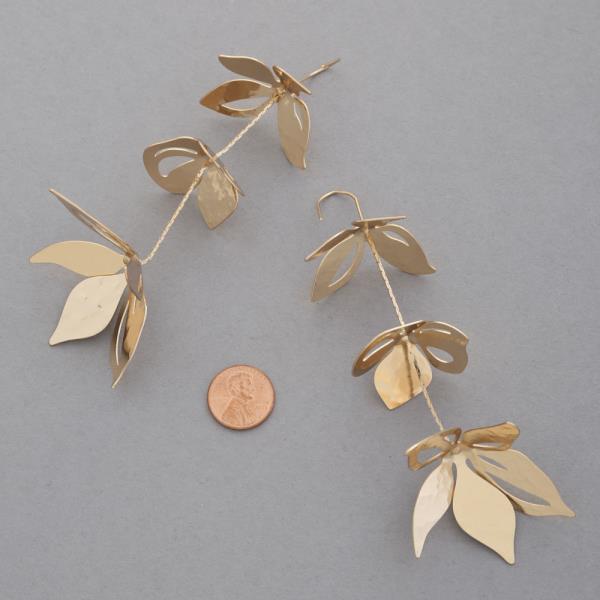 LEAF PATTERN METAL EARRING