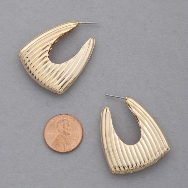 LINED METAL DANGLE EARRING