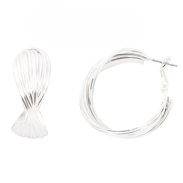 TWIST TEXTURE C HOOP EARRING