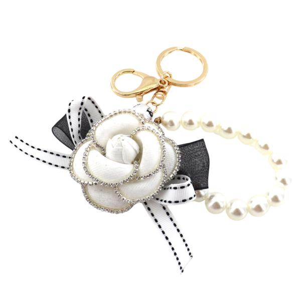 FLOWER PEARL KEYCHAIN