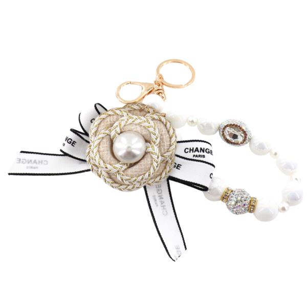 CHANGE FLOWER PEARL KEYCHAIN