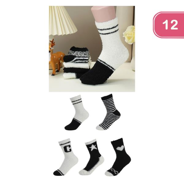 (ONLINE ONLY) BLACK AND WHITE DESIGN COZY SOCKS (12 UNITS)