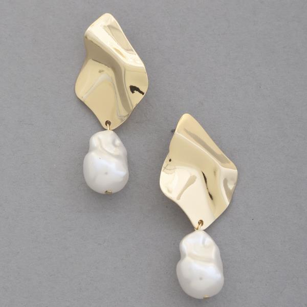 BENT METAL PEARL BEAD DANGLE EARRING