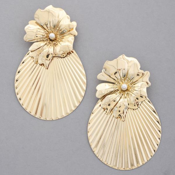 METAL FLOWER OVAL EARRING