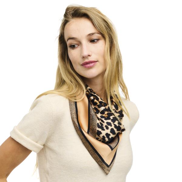 LEOPARD SILKY SQUARE NECK SCARF