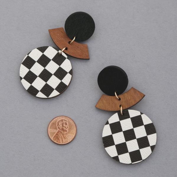 CHECKERED PATTERN ROUND GEO SHAPE EARRING