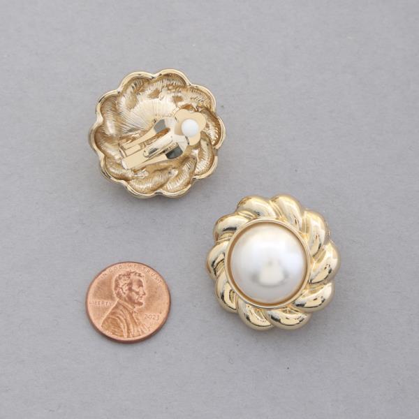 METAL PEARL CLIP ON EARRING