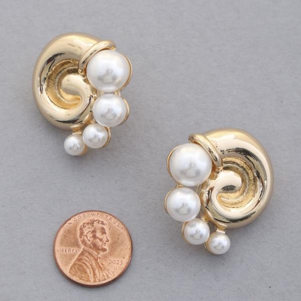 SWIRL PEARL BEAD METAL EARRING