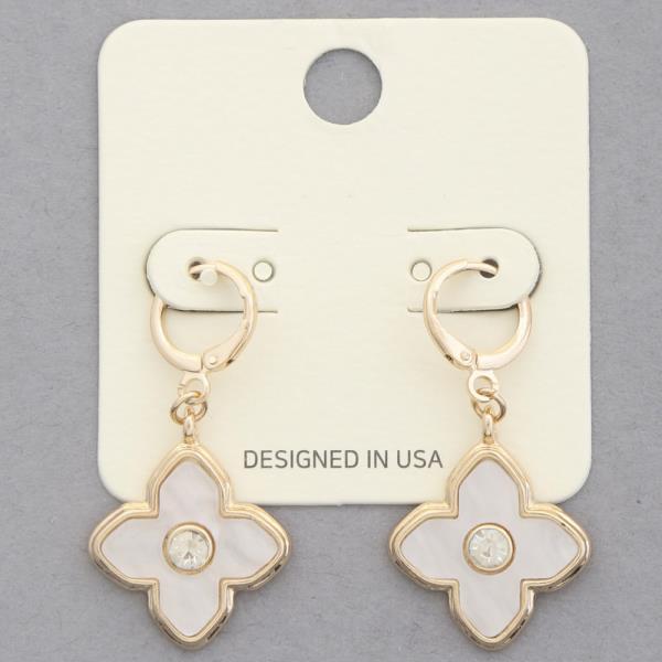 CLOVER HUGGIE EARRING