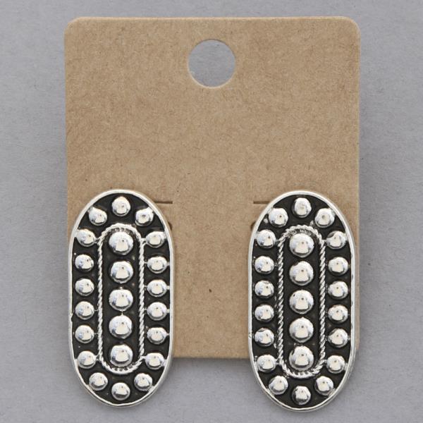 WESTERN STYLE LONG OVAL METAL EARRING