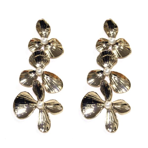 TRIPLE FLOWER PEARL POST EARRING