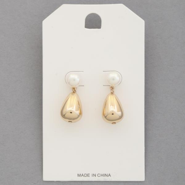 METAL TEARDROP PEARL POST EARRING