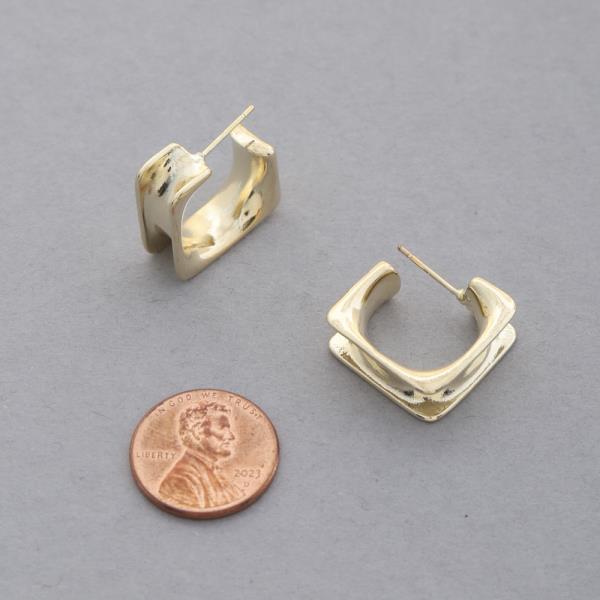 METAL SQUARE HOOP EARRING