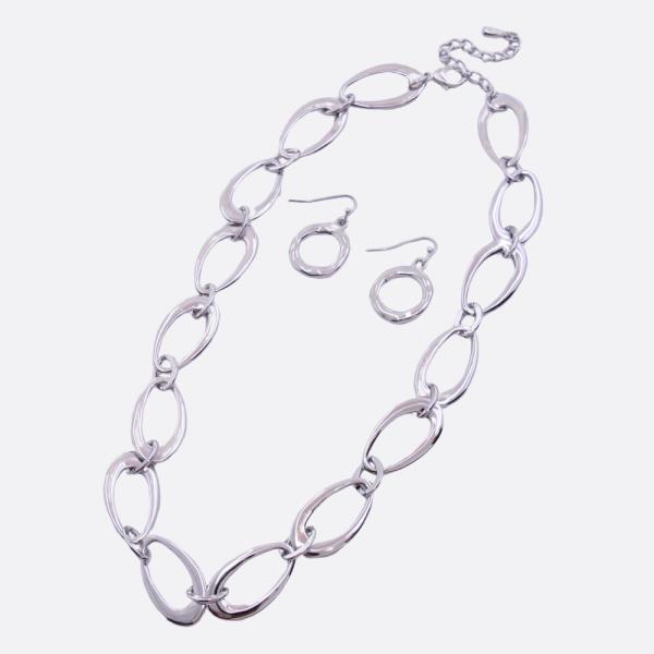 OVAL LINK METAL NECKLACE