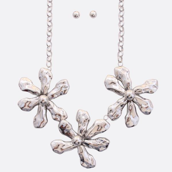 FLOWER METAL LINK NECKLACE