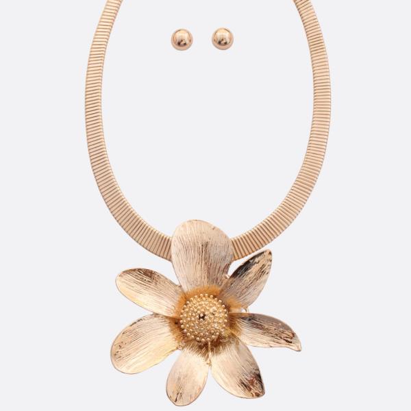 FLOWER PENDANT METAL NECKLACE