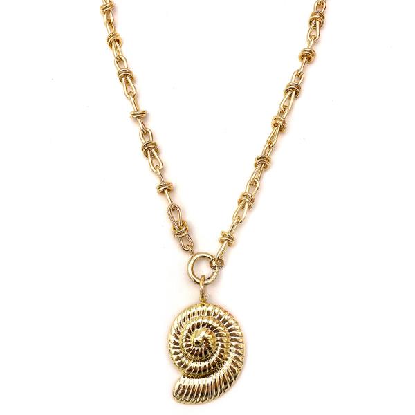 SEASHELL PENDANT METAL LINK NECKLACE