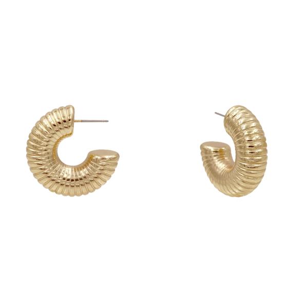 FUPPY TEXTURED METAL C HOOP EARRING