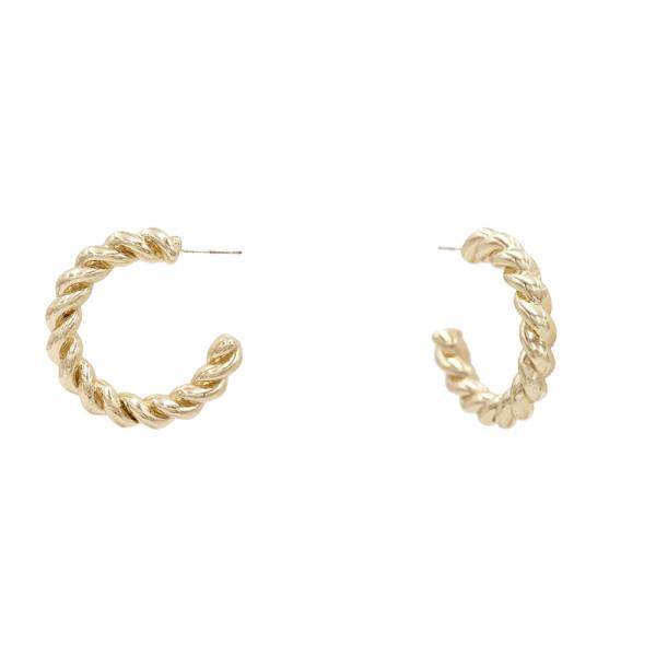 METAL TWIST HOOP EARRING