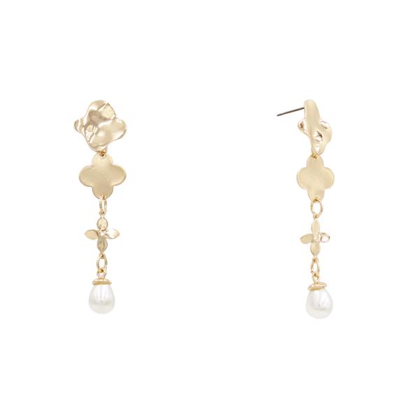 METAL CLOVER PEARL DROP EARRING