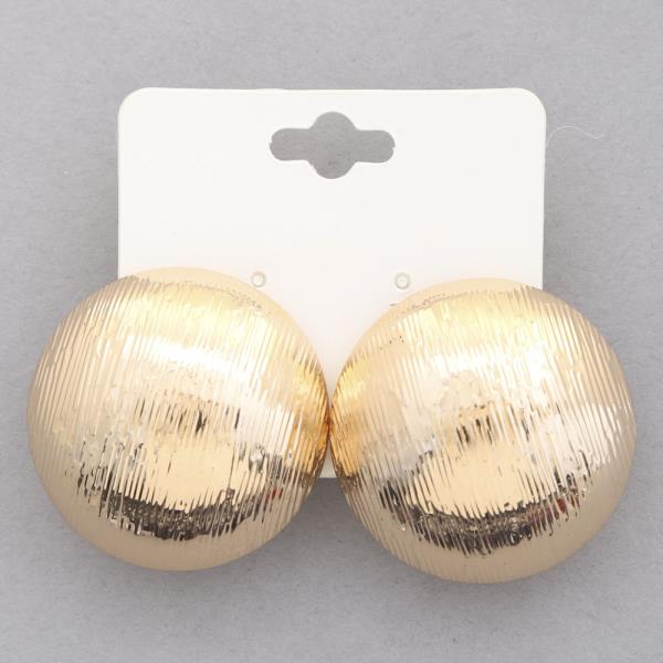 ROUND METAL EARRING