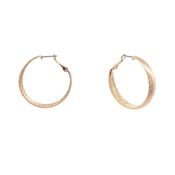 METAL HOOP EARRING